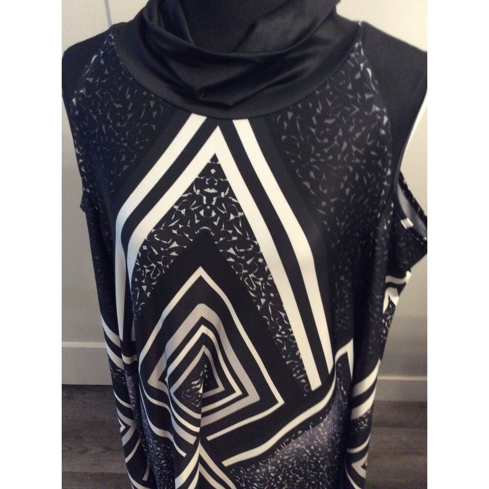 New NWT Ashley Stewart Plus 18/20 Cold Shoulder Geo print Maxi Dress - Picture 2 of 7